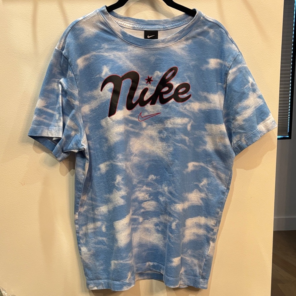 Nike Men’s L Sky Blue Cloud Print Tee